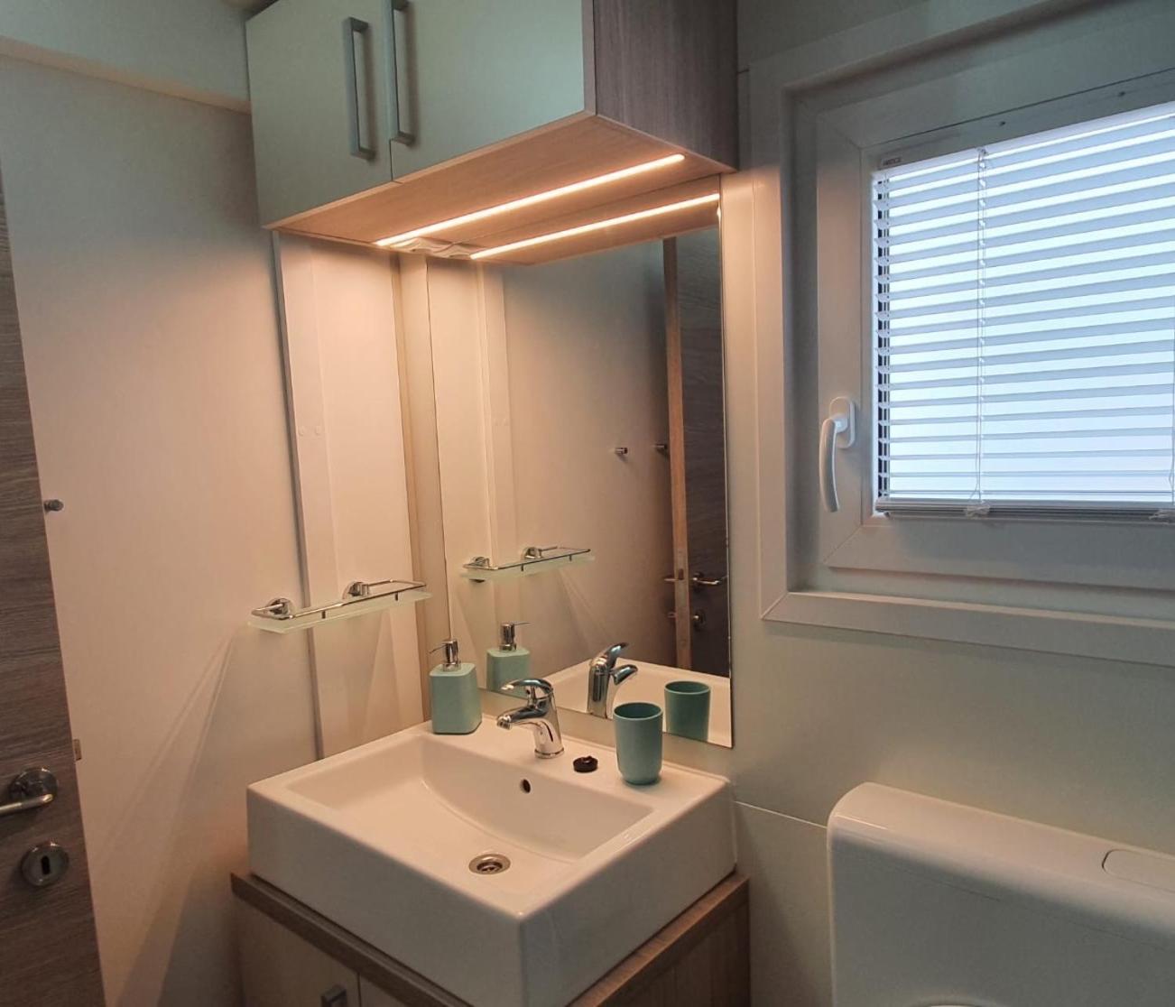 Mobile Home M&M Drage Room photo