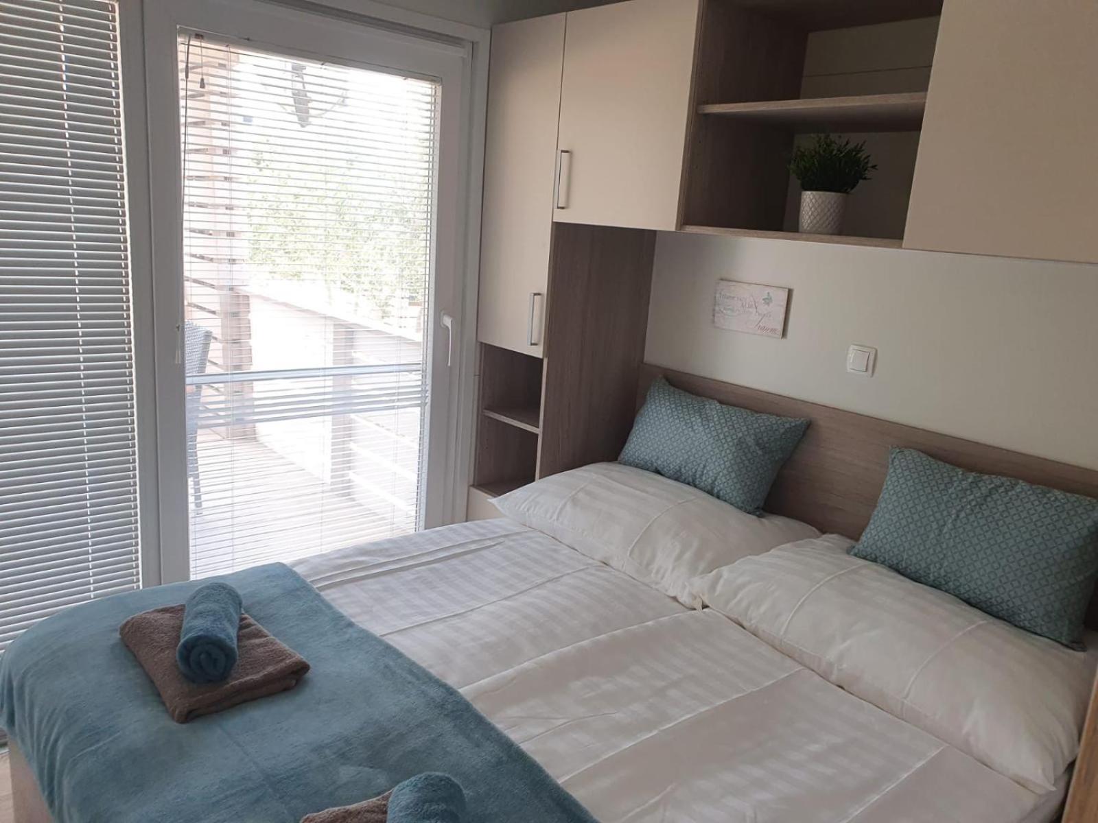 Mobile Home M&M Drage Room photo