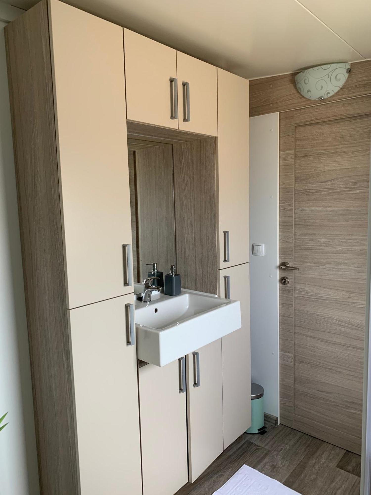 Mobile Home M&M Drage Room photo