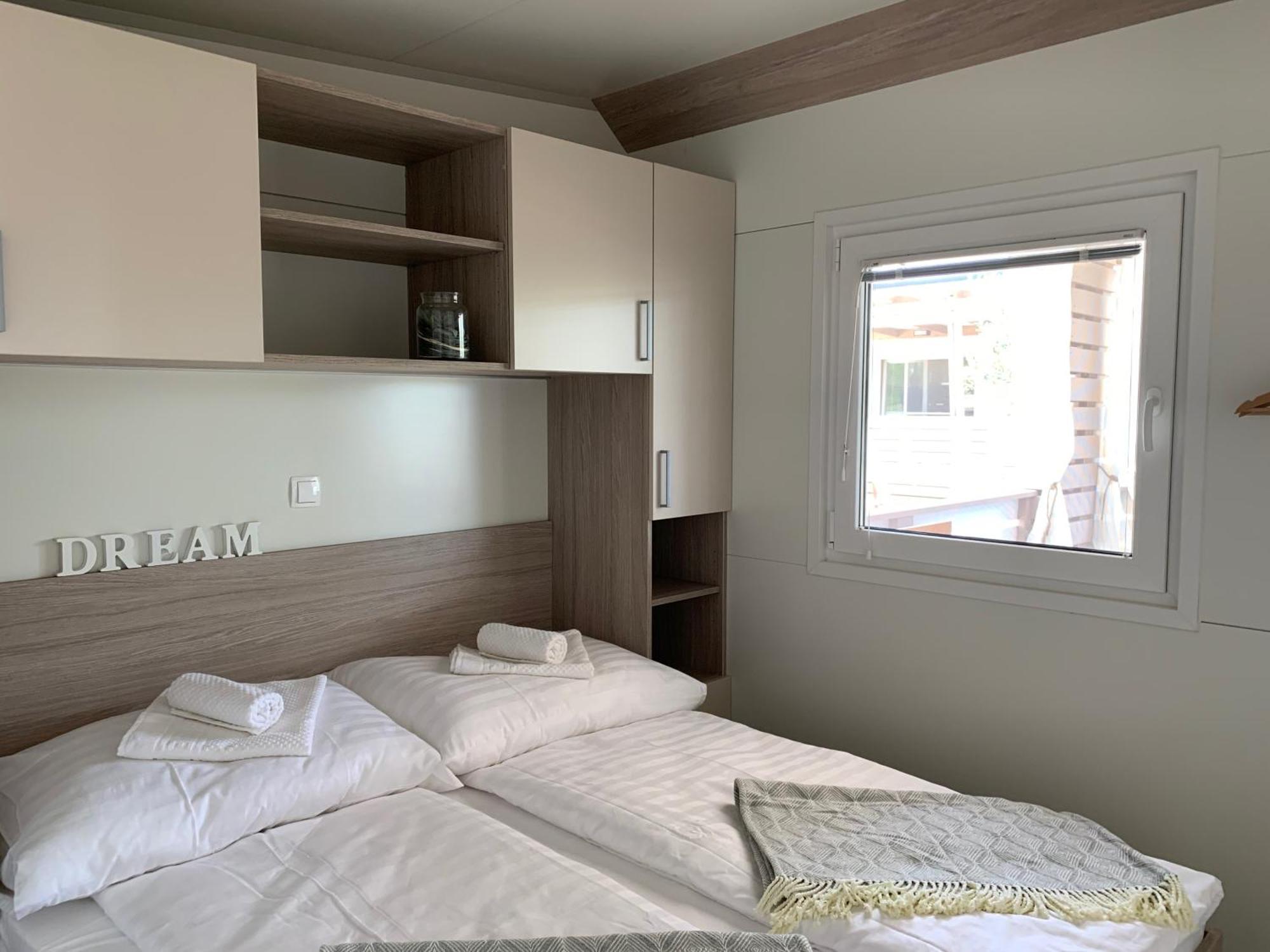 Mobile Home M&M Drage Room photo